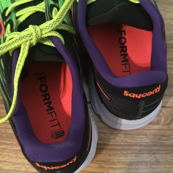 Saucony running shoes - Picture 4 of 6